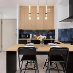 Modern Apartment With Balcony By Noclegi Renters